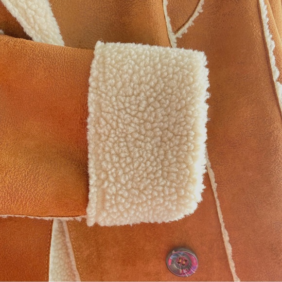 Shearling Jacket Women's M Light Brown Faux Leather, Belt Included, Never Worn - Picture 4 of 7